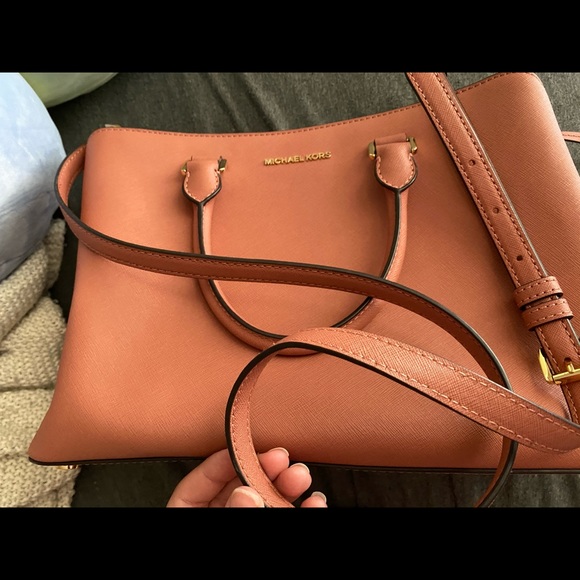 Large MICHAEL KORS bag with long strap - Picture 1 of 3